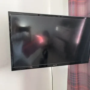 32 inch Celcus TV with adjustable wall mount