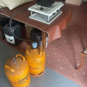 Gas stove and grill with two butane bottles - Image 3