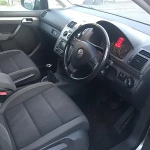 59 VW Touran 1.9 TDI 7-seater MPV - Image 8