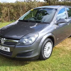 2010 Vauxhall Astra 1.6i 16V Life 5-door hatchback - Image 2