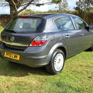 2010 Vauxhall Astra 1.6i 16V Life 5-door hatchback - Image 5