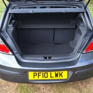 2010 Vauxhall Astra 1.6i 16V Life 5-door hatchback - Image 6