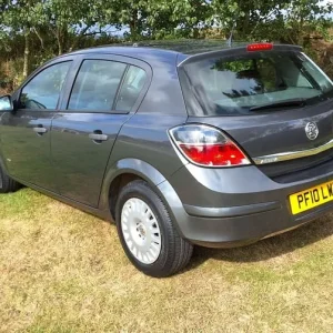 2010 Vauxhall Astra 1.6i 16V Life 5-door hatchback - Image 7