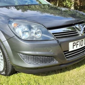 2010 Vauxhall Astra 1.6i 16V Life 5-door hatchback - Image 8