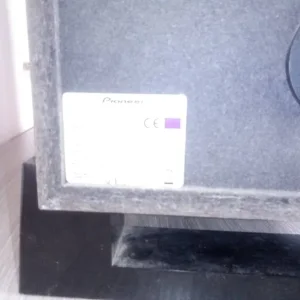 Pioneer subwoofer and 5 small drivers - Image 4