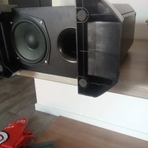Pioneer subwoofer and 5 small drivers