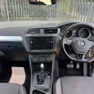 2017 Volkswagen Tiguan 2.0 TDI SE Navigation DSG 4Motion Euro 6 (s/s) 5dr Estate Diesel Automatic - Image 5