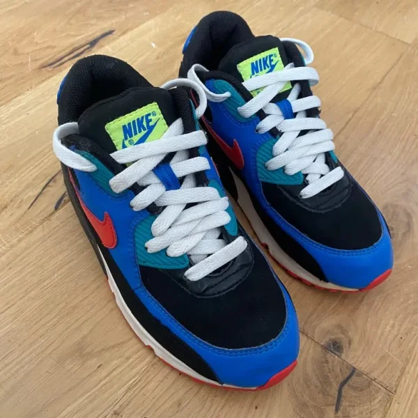 Nike Air Max 90 trainers size 2.5