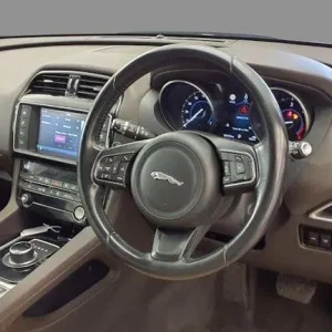 2016 Jaguar F-Pace 2.0 D180 Prestige AWD Estate - Image 3