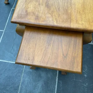 Mid oak nest of tables - Image 3