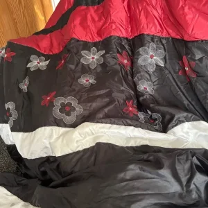 Bedspread and pillowcases - Image 2