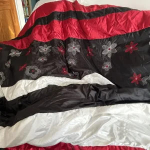Bedspread and pillowcases - Image 3