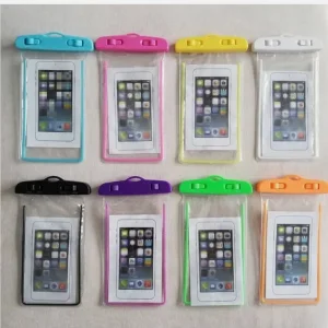 Waterproof phone case for beaches and wet conditions - Image 2