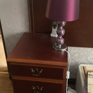 2 bedside tables and 2 lamps