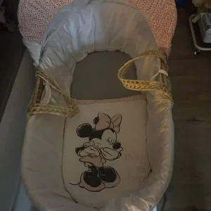 Minnie Mouse Moses Basket With Stand - Image 2