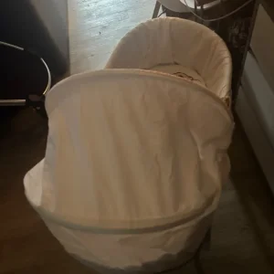 Minnie Mouse Moses Basket With Stand - Image 3
