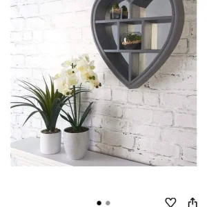 Heart mirror shelf storage - Image 4