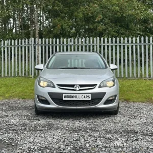 VAUXHALL ASTRA 1.7 CDTi ecoFLEX Exclusiv 2013 - Image 2
