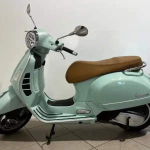 Vespa GTS 300 in Verde Amabile - Image 6