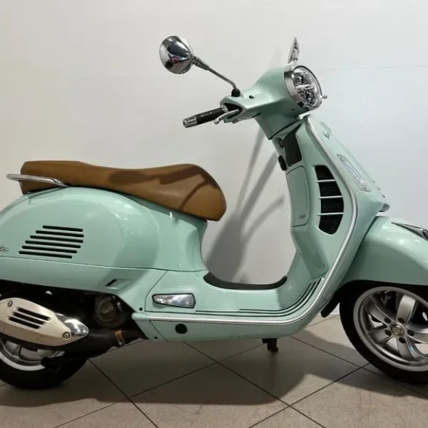 Vespa GTS 300 in Verde Amabile