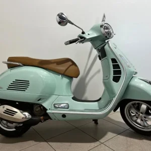Vespa GTS 300 in Verde Amabile