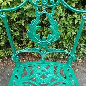 Cast alloy garden table and four chairs - Image 8