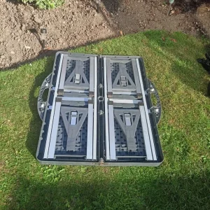 Folding camping picnic table and chairs - Image 3