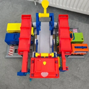 Paw Patrol Truck Stop HQ with 4 Trucks - Image 2