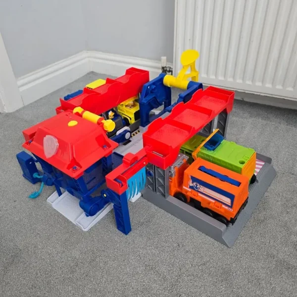 Paw Patrol Truck Stop HQ with 4 Trucks