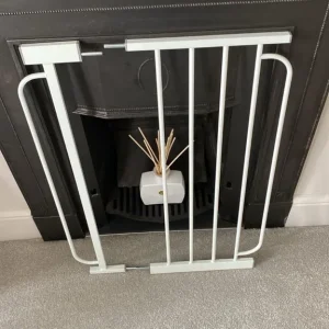 Extendable child gate 29-48 inches wide - Image 3