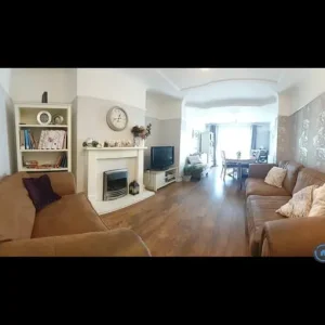 4 bedroom semi-detached house with garden and garage - Image 2