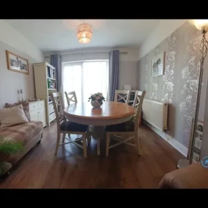 4 bedroom semi-detached house with garden and garage - Image 3