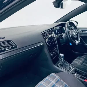 VW Golf 1.4 TSI GTE Hybrid 5-door 2018 - Image 6