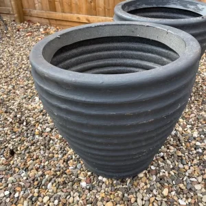 4 Large garden patio pots - Image 2