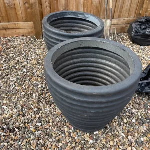 4 Large garden patio pots - Image 3