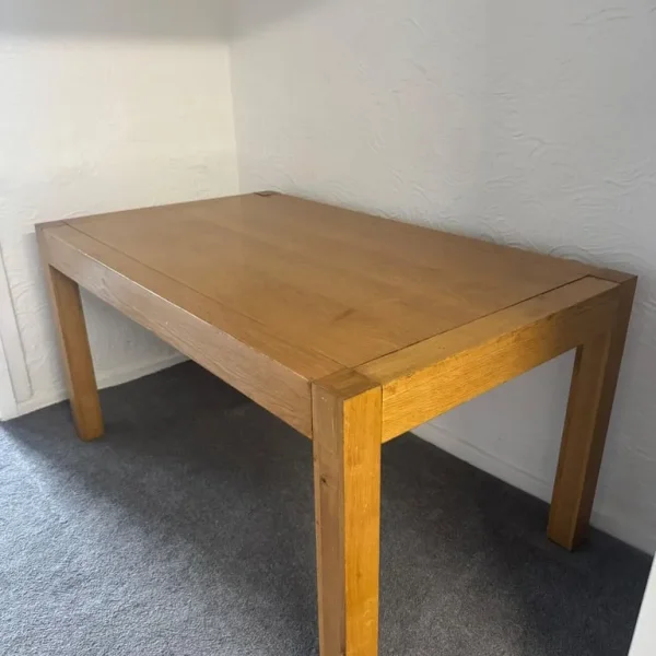 Solid oak dining table with 4 leather chairs