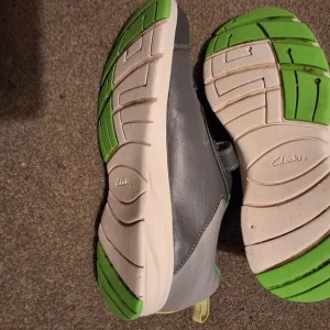 Boys Clarks trainers size 4F - Image 4