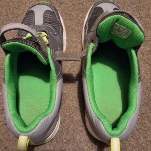 Boys Clarks trainers size 4F - Image 5