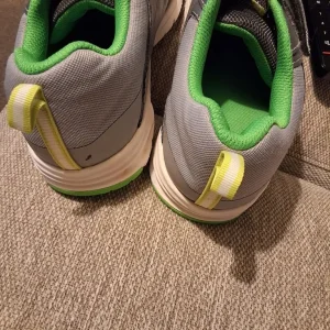 Boys Clarks trainers size 4F - Image 6