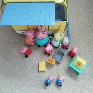 Peppa Pig Camper Van and lots of characters and accessories - Image 2