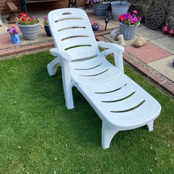 Sun lounger, white