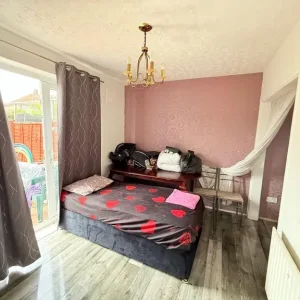 3 Bedroom Semi Detached House with Two Living Rooms - Image 2