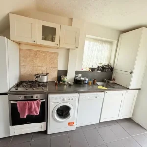 3 Bedroom Semi Detached House with Two Living Rooms - Image 4