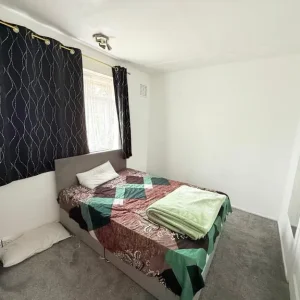 3 Bedroom Semi Detached House with Two Living Rooms - Image 5