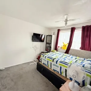 3 Bedroom Semi Detached House with Two Living Rooms - Image 6