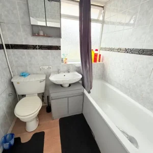 3 Bedroom Semi Detached House with Two Living Rooms - Image 8