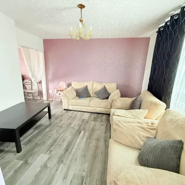3 Bedroom Semi Detached House with Two Living Rooms