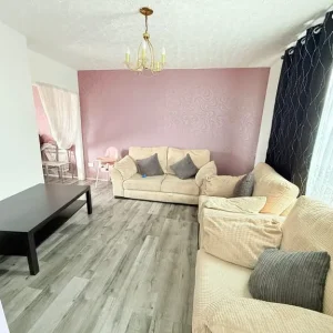 3 Bedroom Semi Detached House with Two Living Rooms