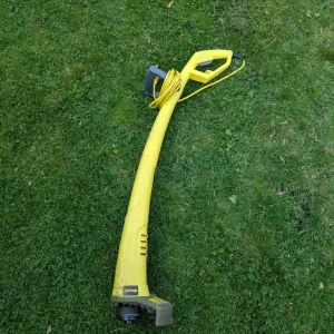 Lawnmower and strimmer - Image 5