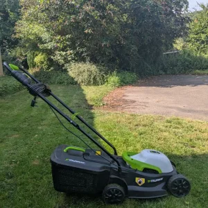 Lawnmower and strimmer - Image 6